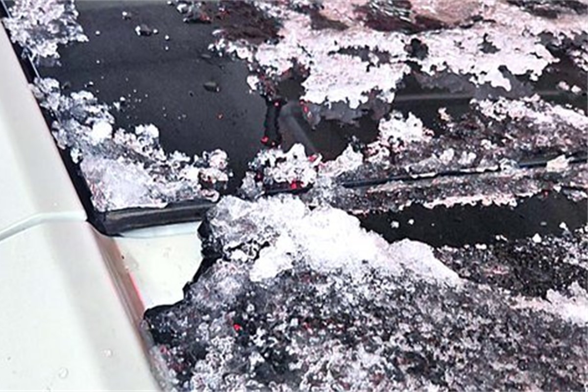 ▲날씨가 추워진 후 테슬라 모델Y 일부 차량의 뒷유리 파손 /출처:온라인 커뮤니티